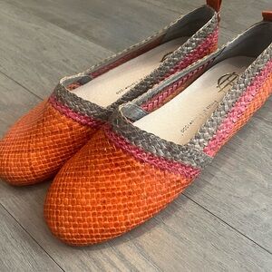 House of Harlow 1960 Kye Orange and Gray Woven Flats